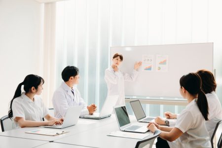 介護職員の不足を乗り切るには